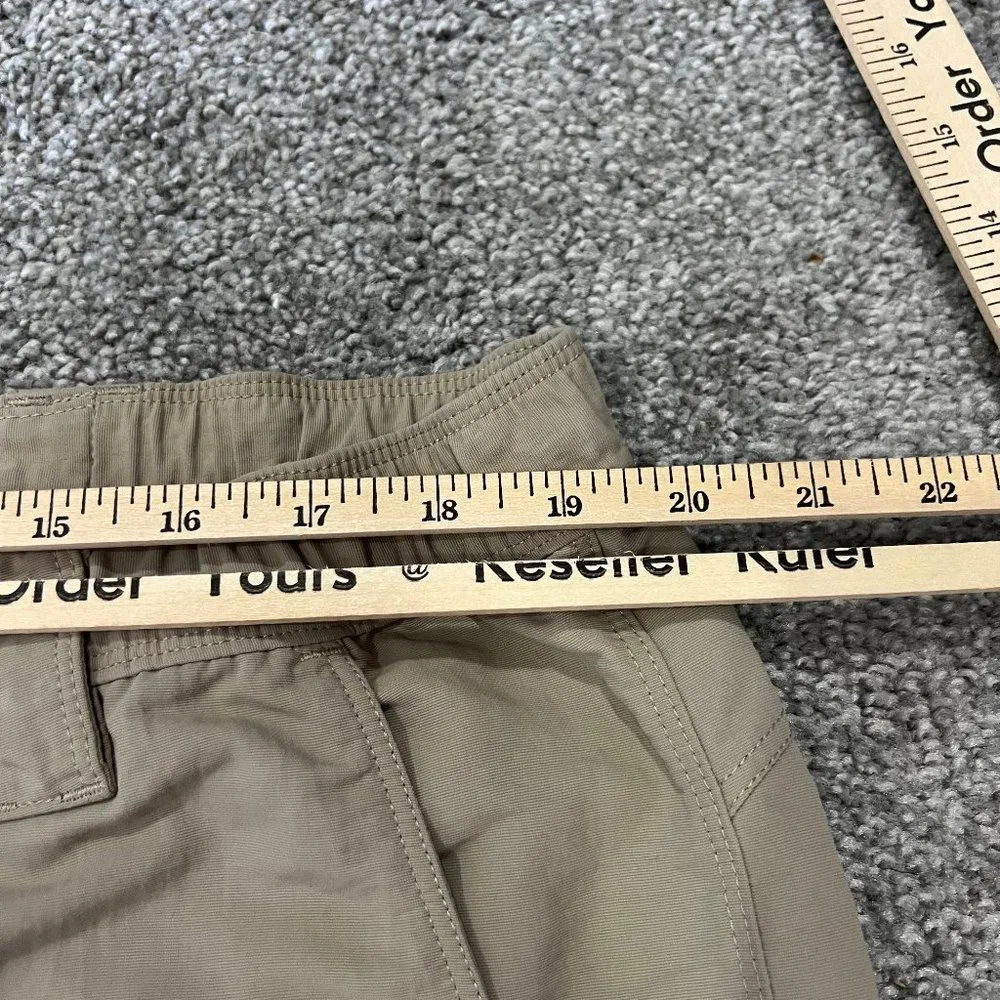 The North Face cargo shorts mens XL‎ tan khaki outdoor hiking casual camping
